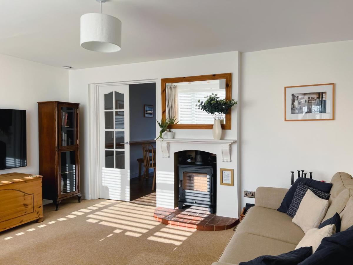 Bright & Cosy - Jacuzzi - Log Burner - King Beds Βίλα Tangmere Εξωτερικό φωτογραφία