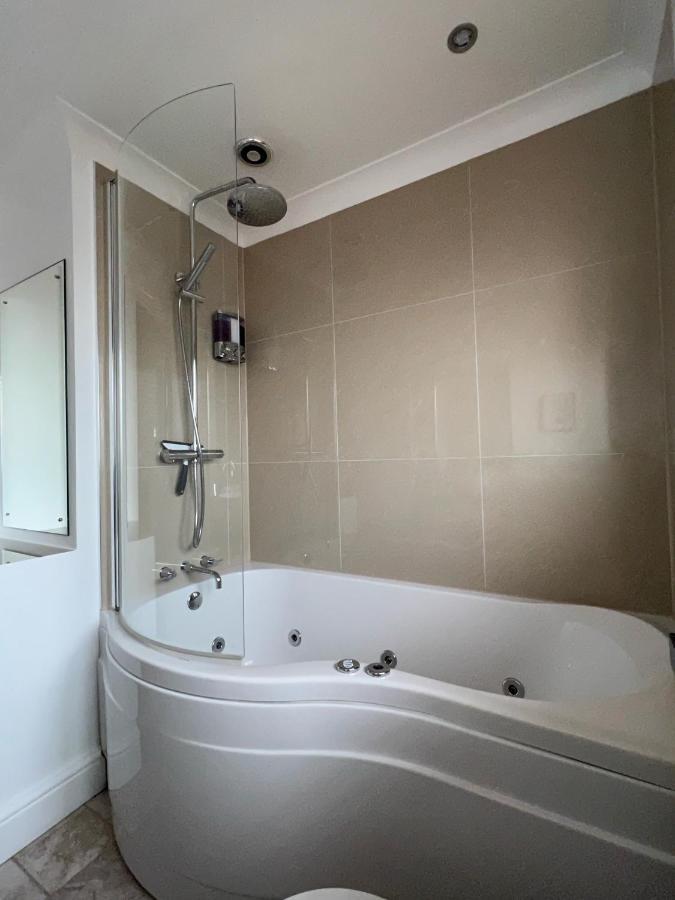 Bright & Cosy - Jacuzzi - Log Burner - King Beds Βίλα Tangmere Εξωτερικό φωτογραφία