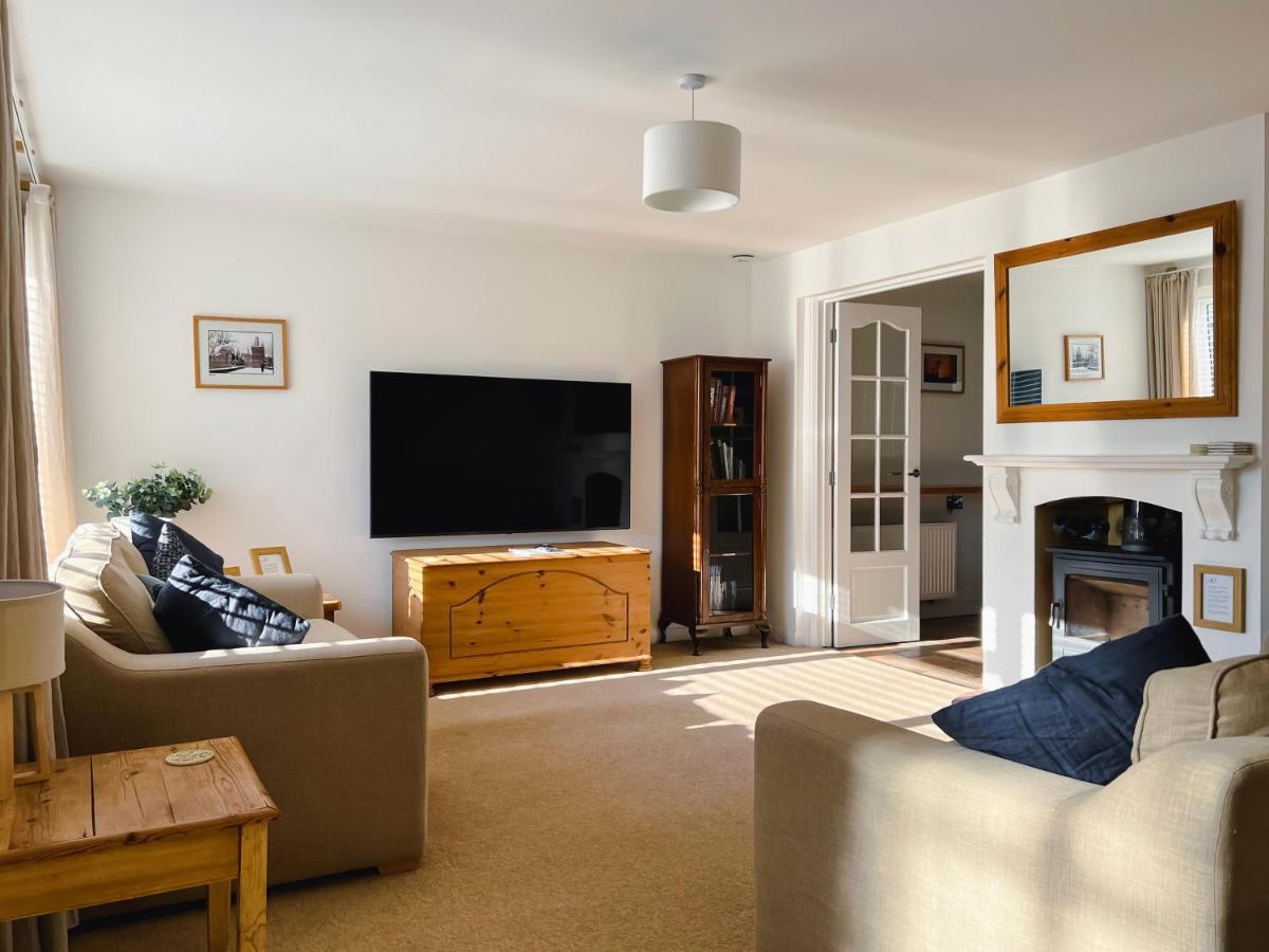 Bright & Cosy - Jacuzzi - Log Burner - King Beds Βίλα Tangmere Εξωτερικό φωτογραφία