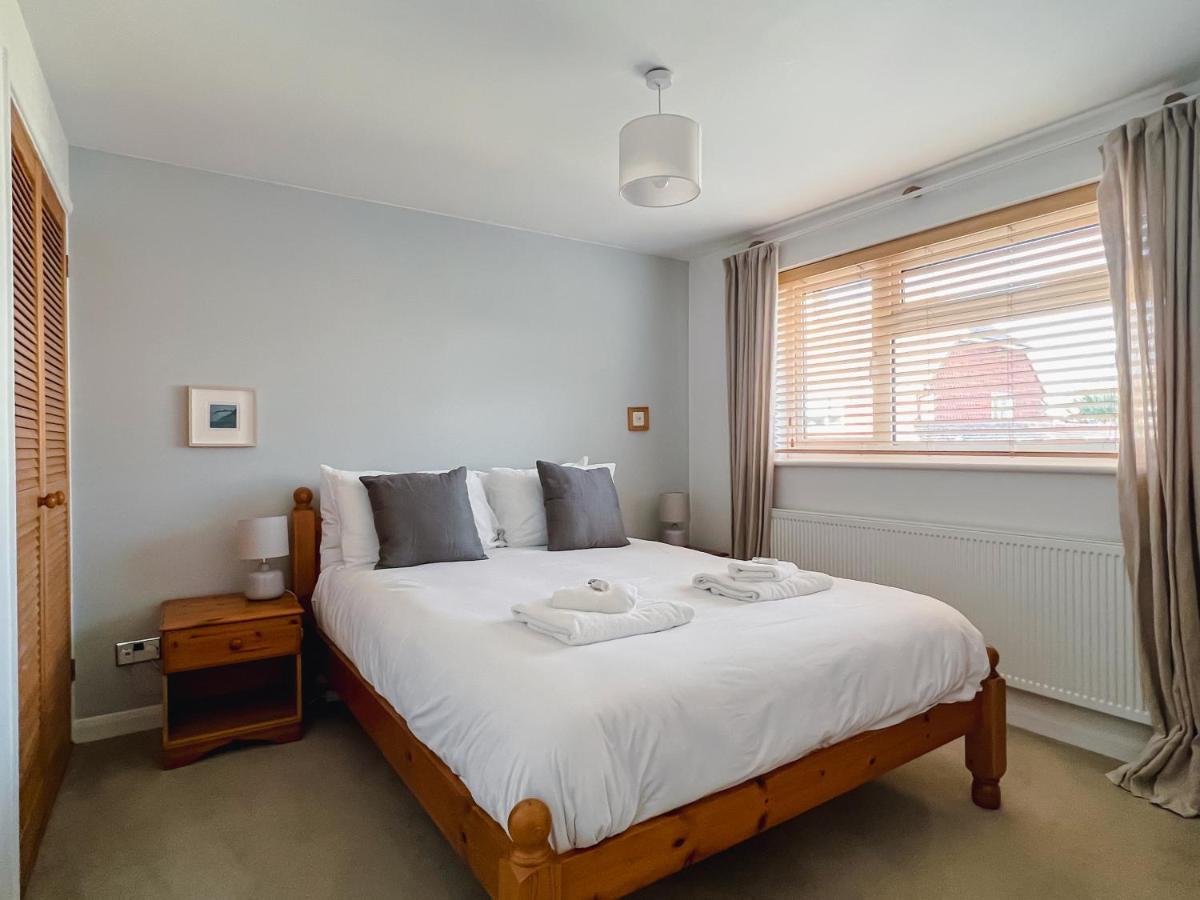 Bright & Cosy - Jacuzzi - Log Burner - King Beds Βίλα Tangmere Εξωτερικό φωτογραφία