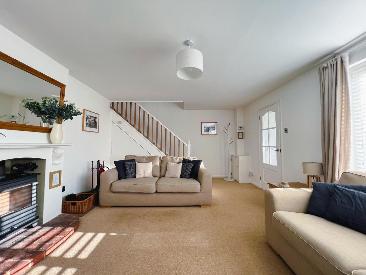 Bright & Cosy - Jacuzzi - Log Burner - King Beds Βίλα Tangmere Εξωτερικό φωτογραφία