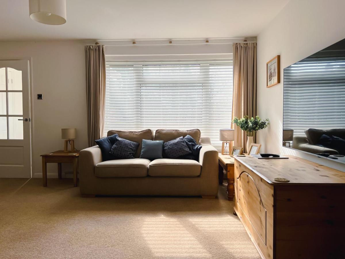 Bright & Cosy - Jacuzzi - Log Burner - King Beds Βίλα Tangmere Εξωτερικό φωτογραφία