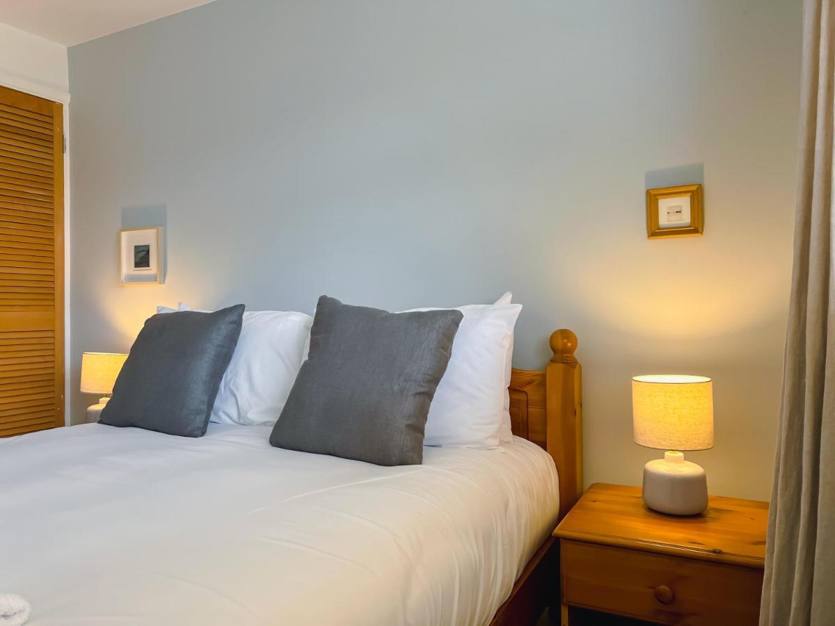 Bright & Cosy - Jacuzzi - Log Burner - King Beds Βίλα Tangmere Εξωτερικό φωτογραφία