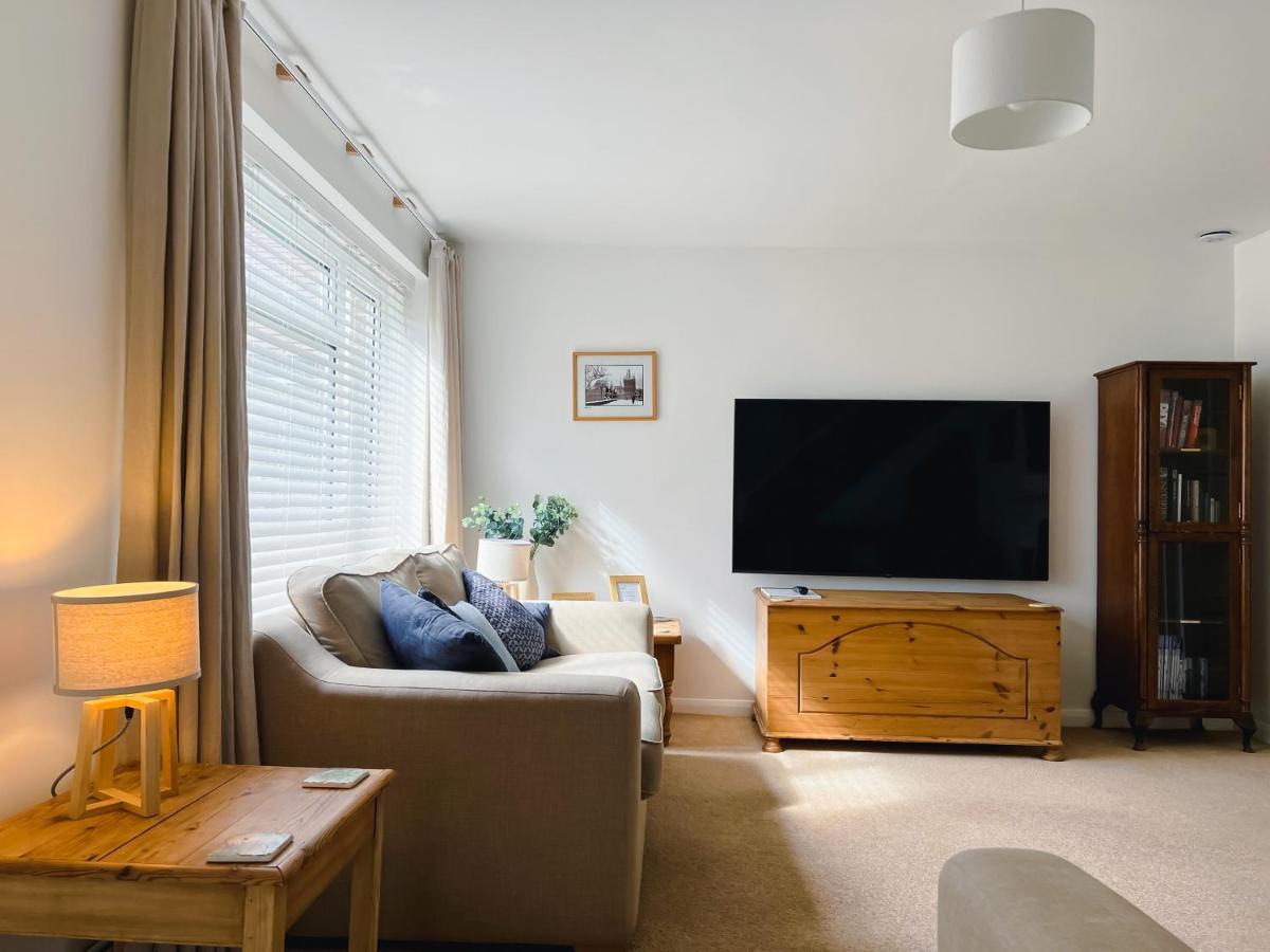 Bright & Cosy - Jacuzzi - Log Burner - King Beds Βίλα Tangmere Εξωτερικό φωτογραφία